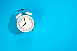 AI Debt Collection — alarm clock representing intelligent contact scheduling at the right time for each debtor